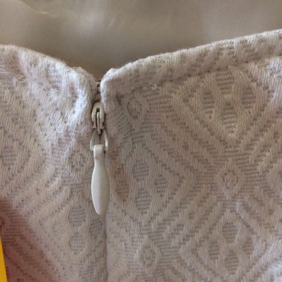 Cream With Metallic Brocade Pencil Skirt SIZE 2 - Picture 5 of 6